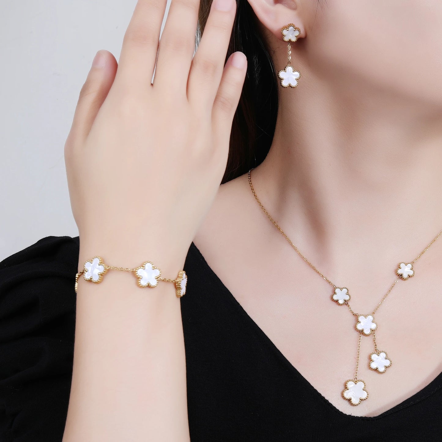 Hot Sale Stainless Steel Laser Five Leaf Flower Petal Adjustable Clover Bracelet Classic for Woman Girl Brand Jewelry Party Gift