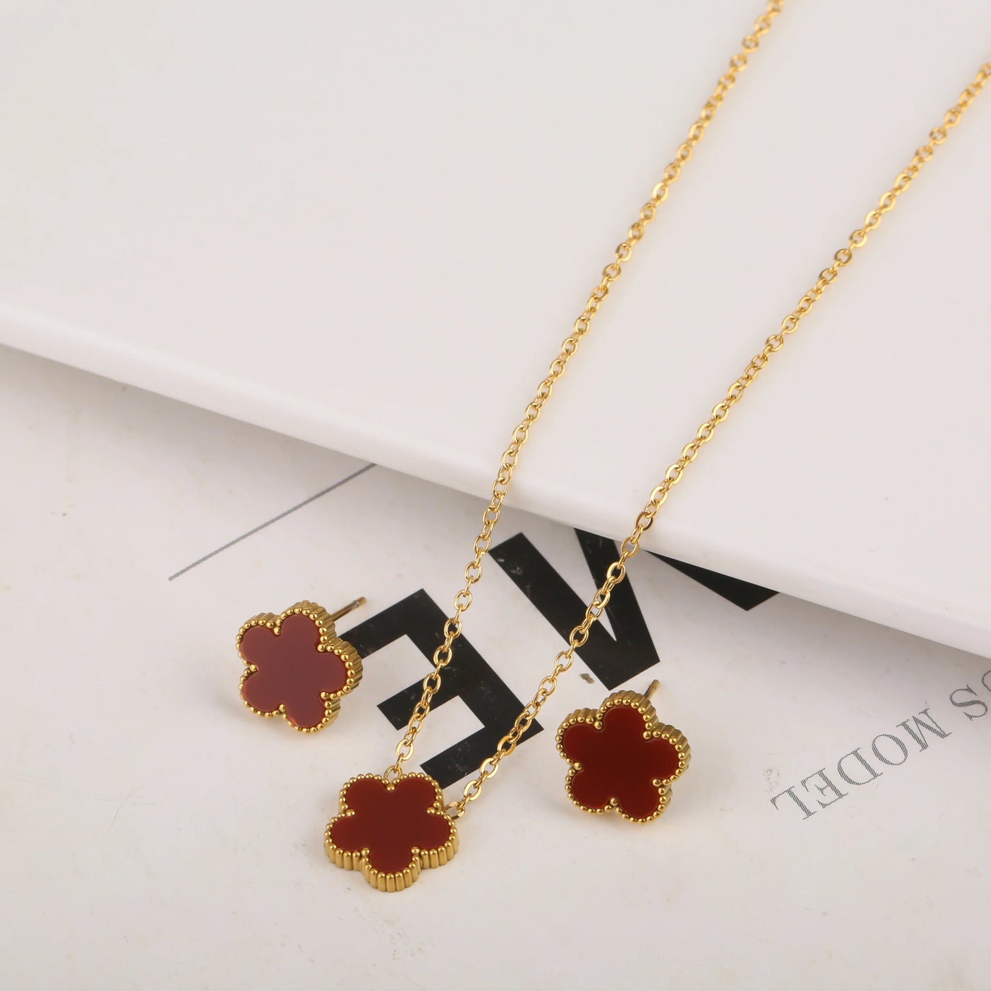 Hot Selling Plant Five Leaf Plum Blossom Stainless Steel Bracelet For Women's Jewelry Waterproof High-Quality Gift Clover