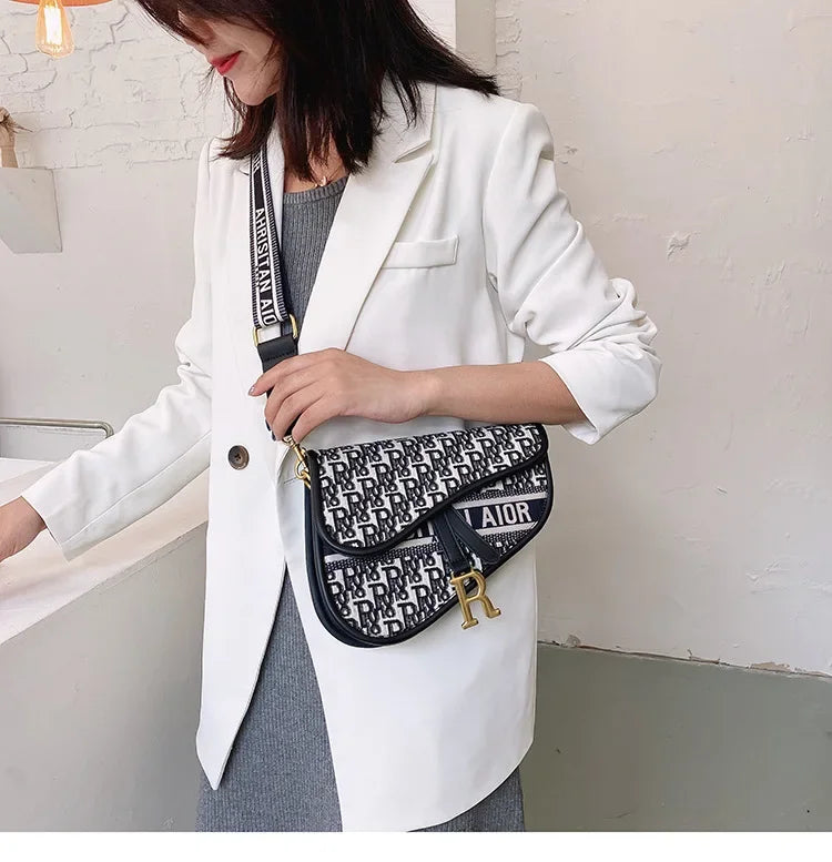 Bag women 2023 new retro women's bag single shoulder hand crossbody small bag fashion foreign underarm saddle bag