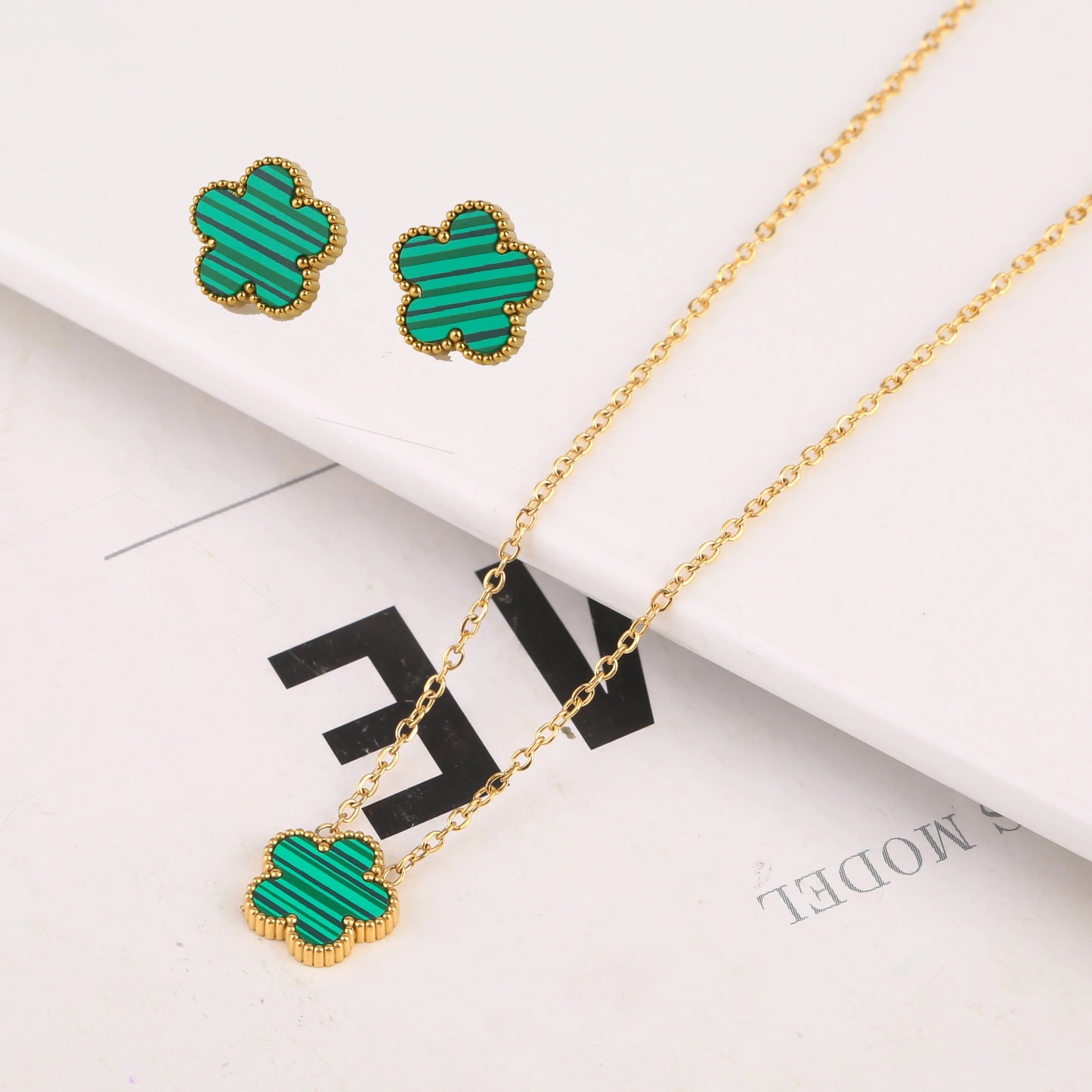 Hot Selling Plant Five Leaf Plum Blossom Stainless Steel Bracelet For Women's Jewelry Waterproof High-Quality Gift Clover