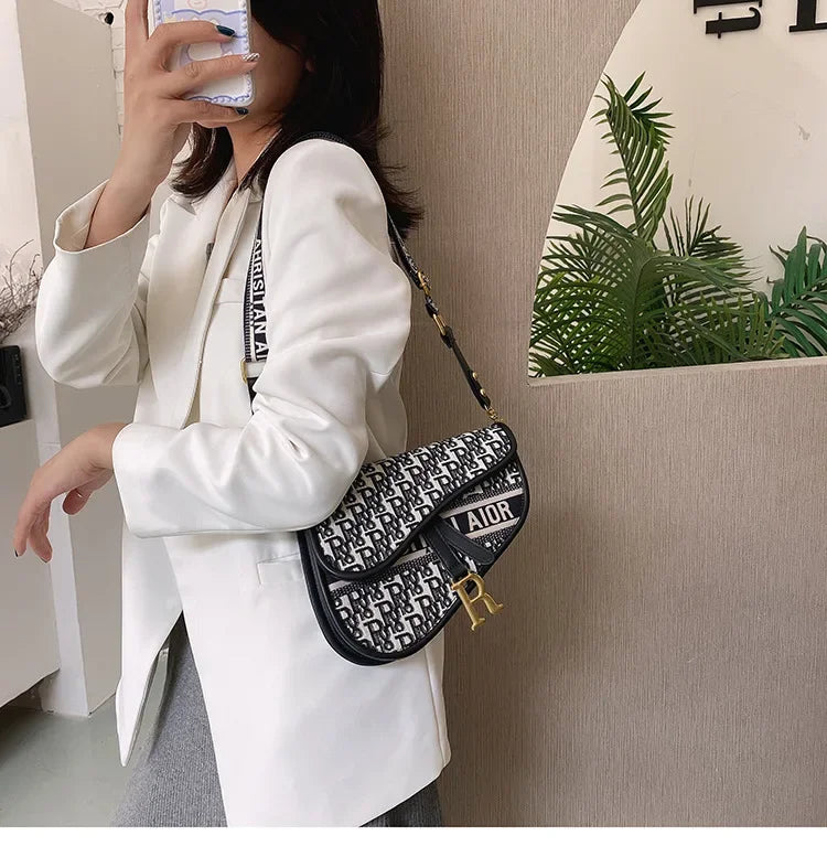 Bag women 2023 new retro women's bag single shoulder hand crossbody small bag fashion foreign underarm saddle bag
