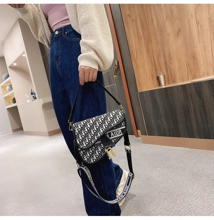 Bag women 2023 new retro women's bag single shoulder hand crossbody small bag fashion foreign underarm saddle bag