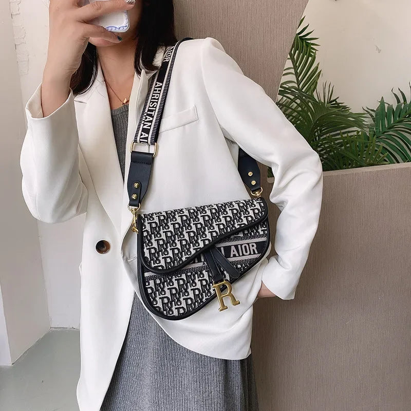 Bag women 2023 new retro women's bag single shoulder hand crossbody small bag fashion foreign underarm saddle bag