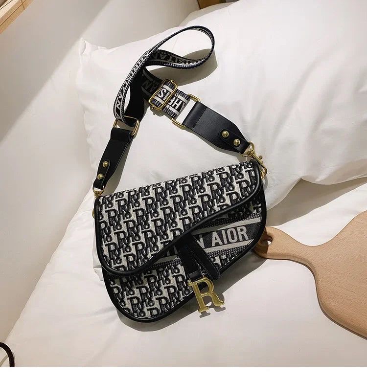 Bag women 2023 new retro women's bag single shoulder hand crossbody small bag fashion foreign underarm saddle bag