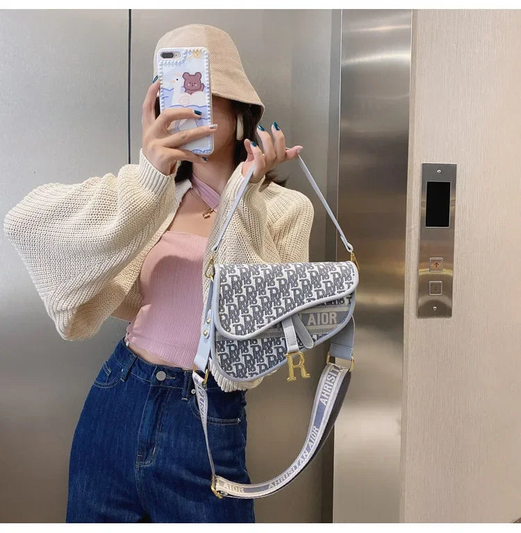 Bag women 2023 new retro women's bag single shoulder hand crossbody small bag fashion foreign underarm saddle bag