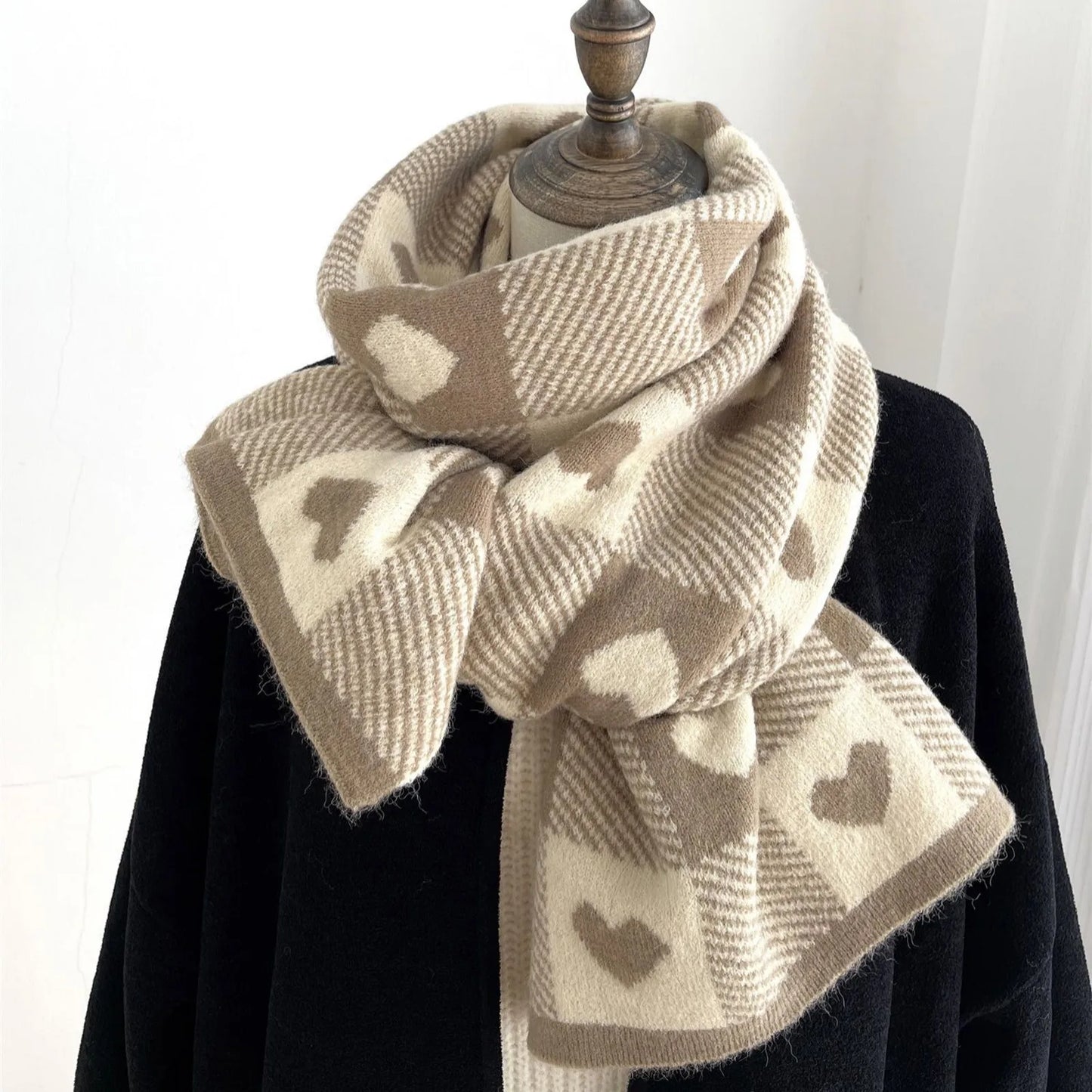 Winter Shawl Retro Plaid Pashmina Knitted Wool Women's Scarf Black and White Heart Pattern Scarves for Female Thicken Cashmere