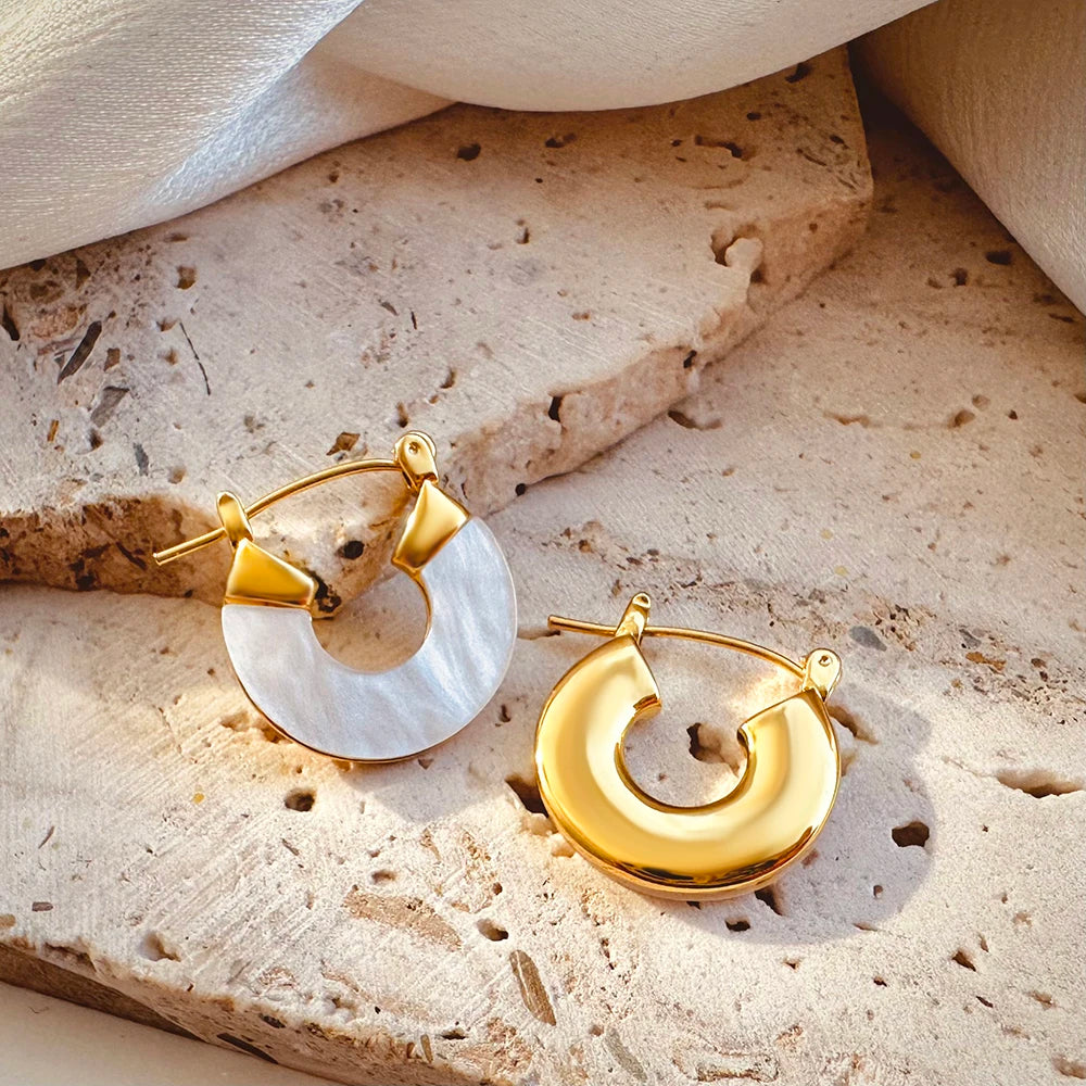 White Shell Stainless Steel Gold Plated Small Hoop Earrings for Women Simple Round Circle Ear Buckle Hoops Elegant Charm Jewelry