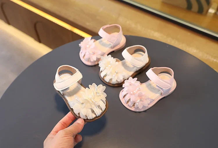 2023 New Fashion Girls Shoes Flowers Versatile Hollow Hook & Loop Children Baby First Walker Shoes PU Simple Non-slip Kids Shoes