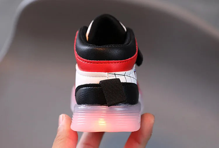 Spiderman LED Light Kids Shoes Boys and Girls Light Kids Light Kids Sports Shoes Mesh Sports Boys and Girls LED Light Shoes