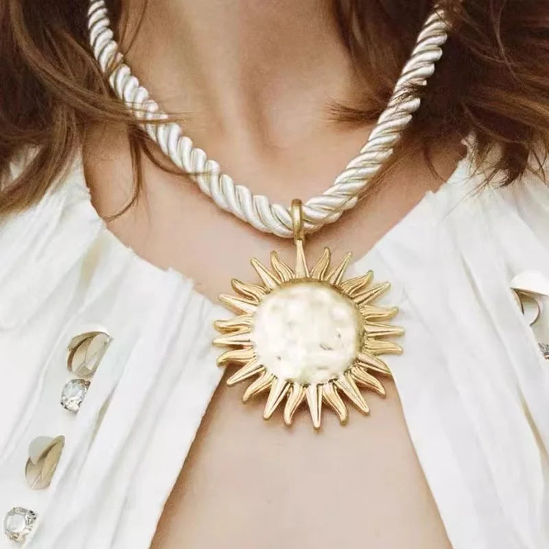 Z Fashion Holiday Alloy Sun Pendant Necklace