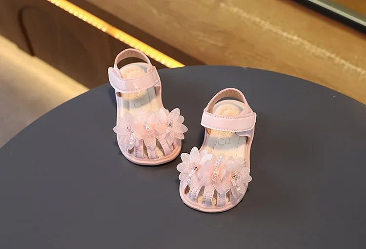 2023 New Fashion Girls Shoes Flowers Versatile Hollow Hook & Loop Children Baby First Walker Shoes PU Simple Non-slip Kids Shoes