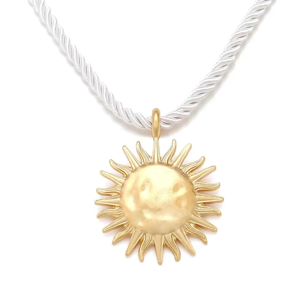 Z Fashion Holiday Alloy Sun Pendant Necklace