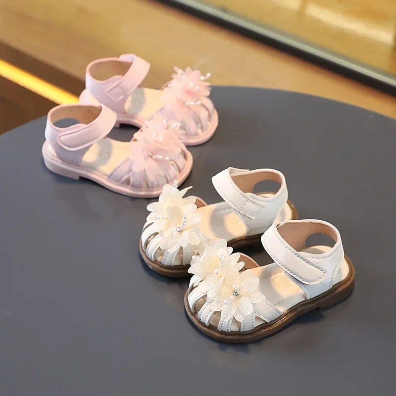 2023 New Fashion Girls Shoes Flowers Versatile Hollow Hook & Loop Children Baby First Walker Shoes PU Simple Non-slip Kids Shoes