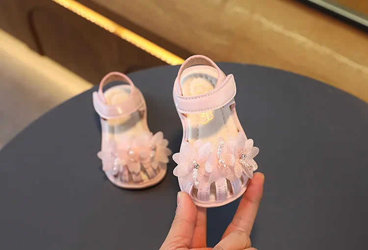 2023 New Fashion Girls Shoes Flowers Versatile Hollow Hook & Loop Children Baby First Walker Shoes PU Simple Non-slip Kids Shoes